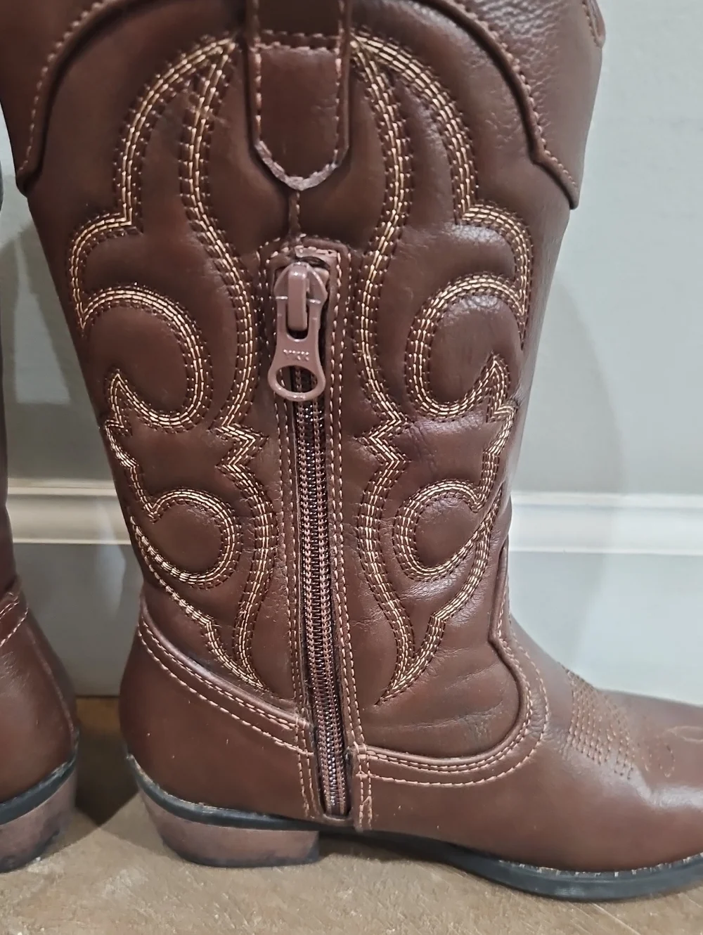 Cat & Jack classic brown